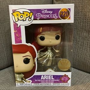 the little mermaid ariel gold dress funko pop! w/ pin - shop exclusive #220 BNIB